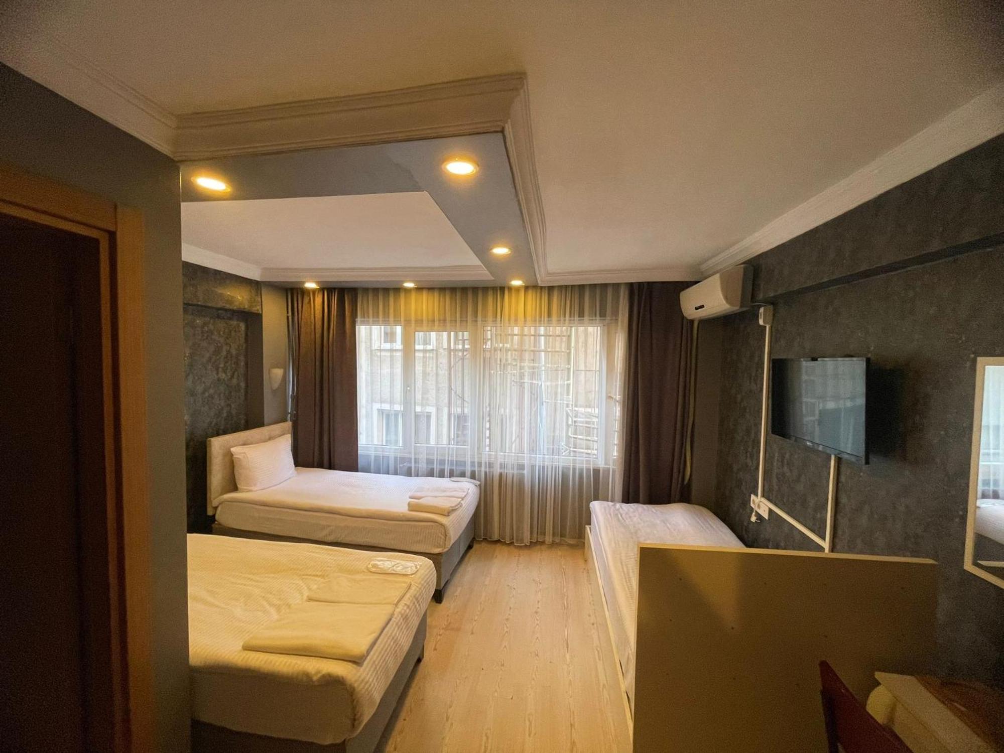 Ufuk Hotel Istanboel Buitenkant foto