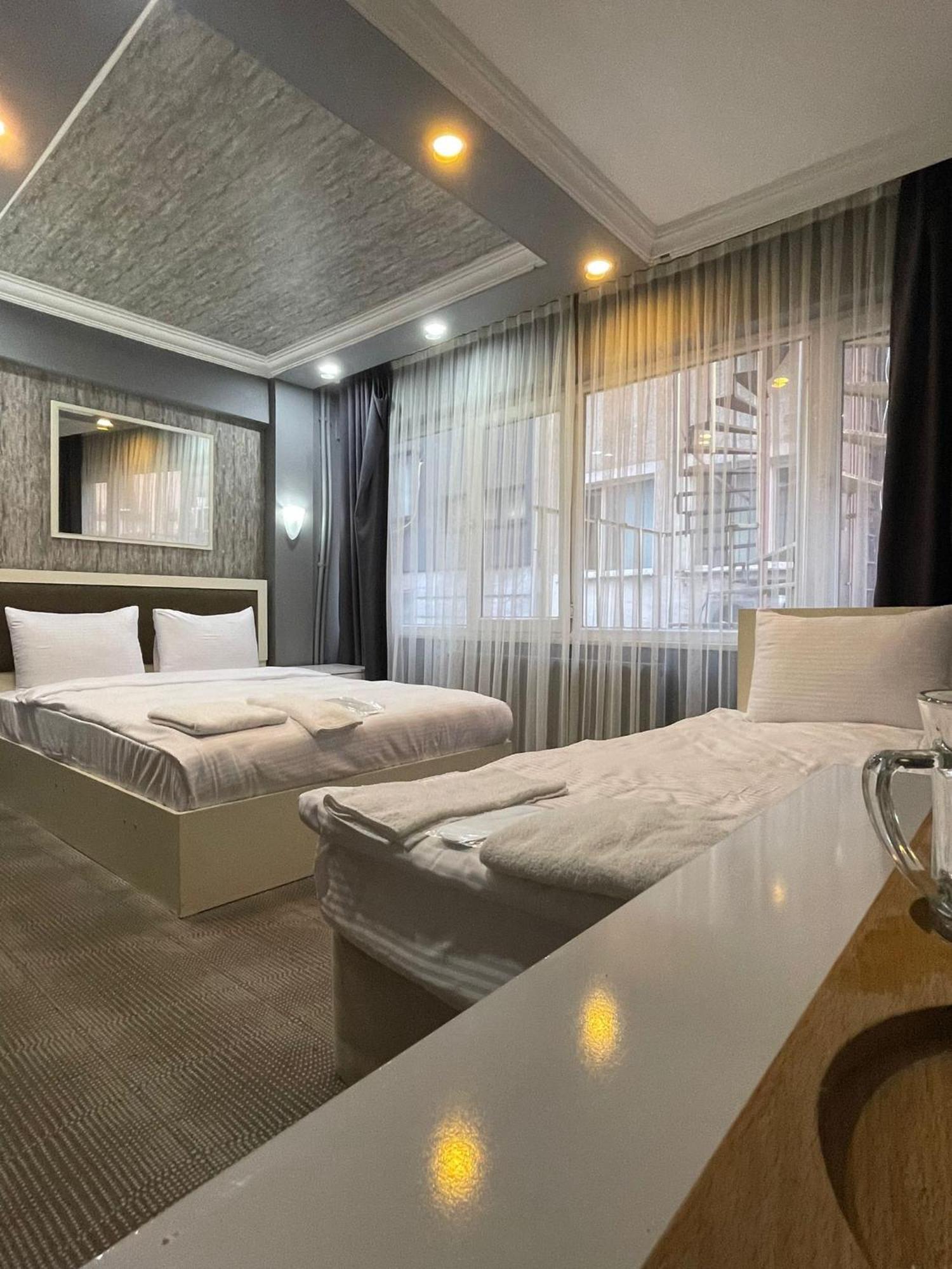 Ufuk Hotel Istanboel Buitenkant foto