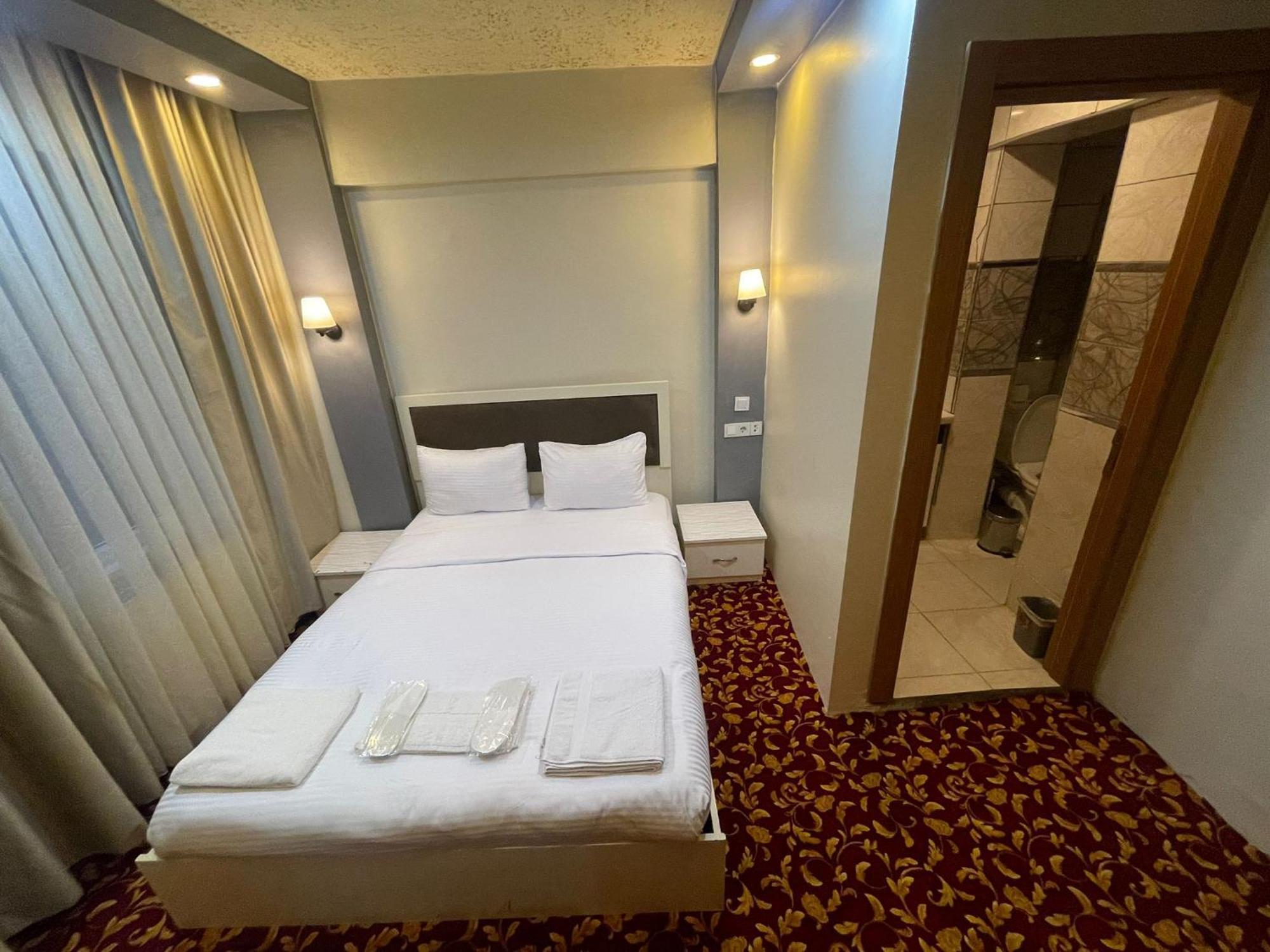 Ufuk Hotel Istanboel Buitenkant foto