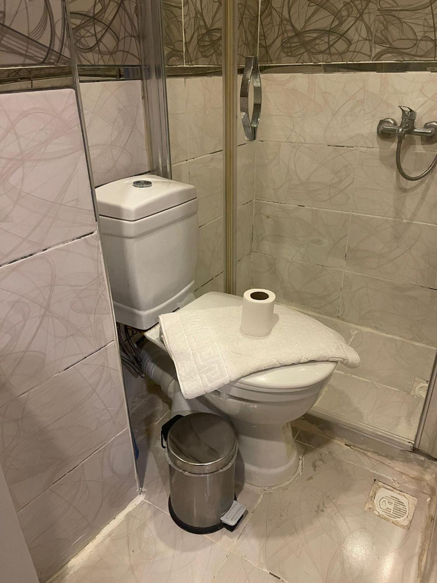 Ufuk Hotel Istanboel Buitenkant foto